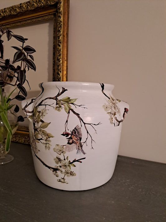 Anciens pots en grès blanc floral