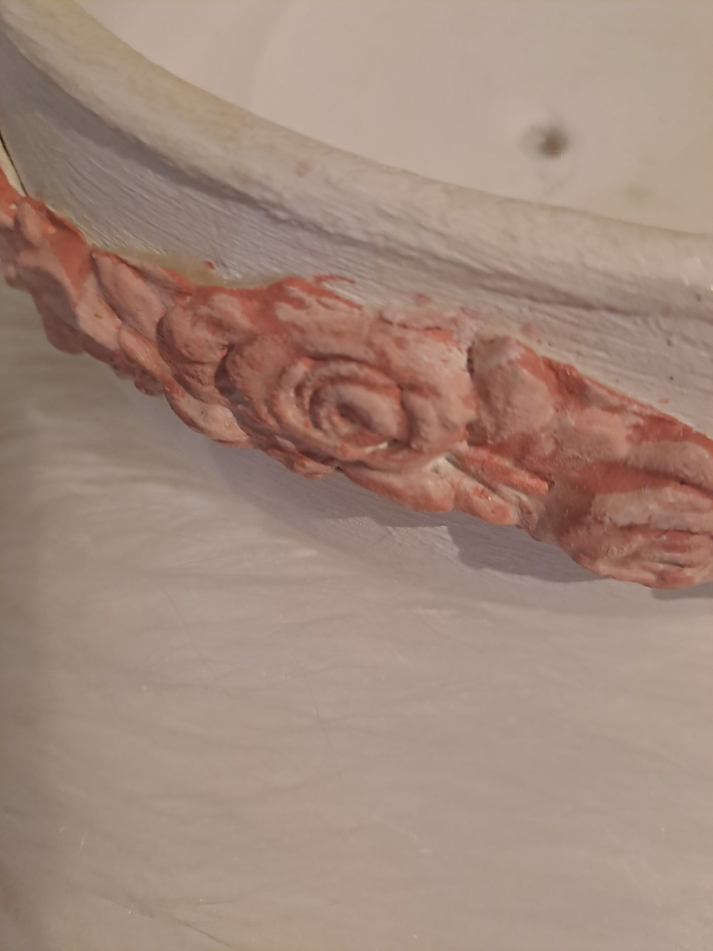 Vasque décorative en terre cuite blanche et rose