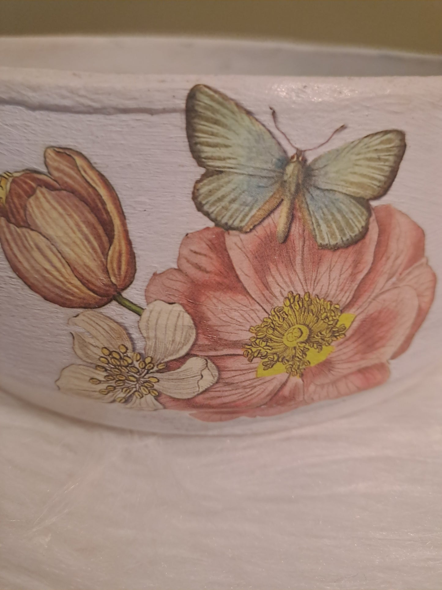 Vasque décorative en terre cuite blanche et rose
