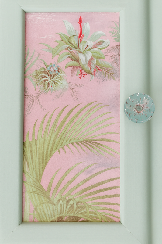 Ancienne armoire à pharmacie des années 1960