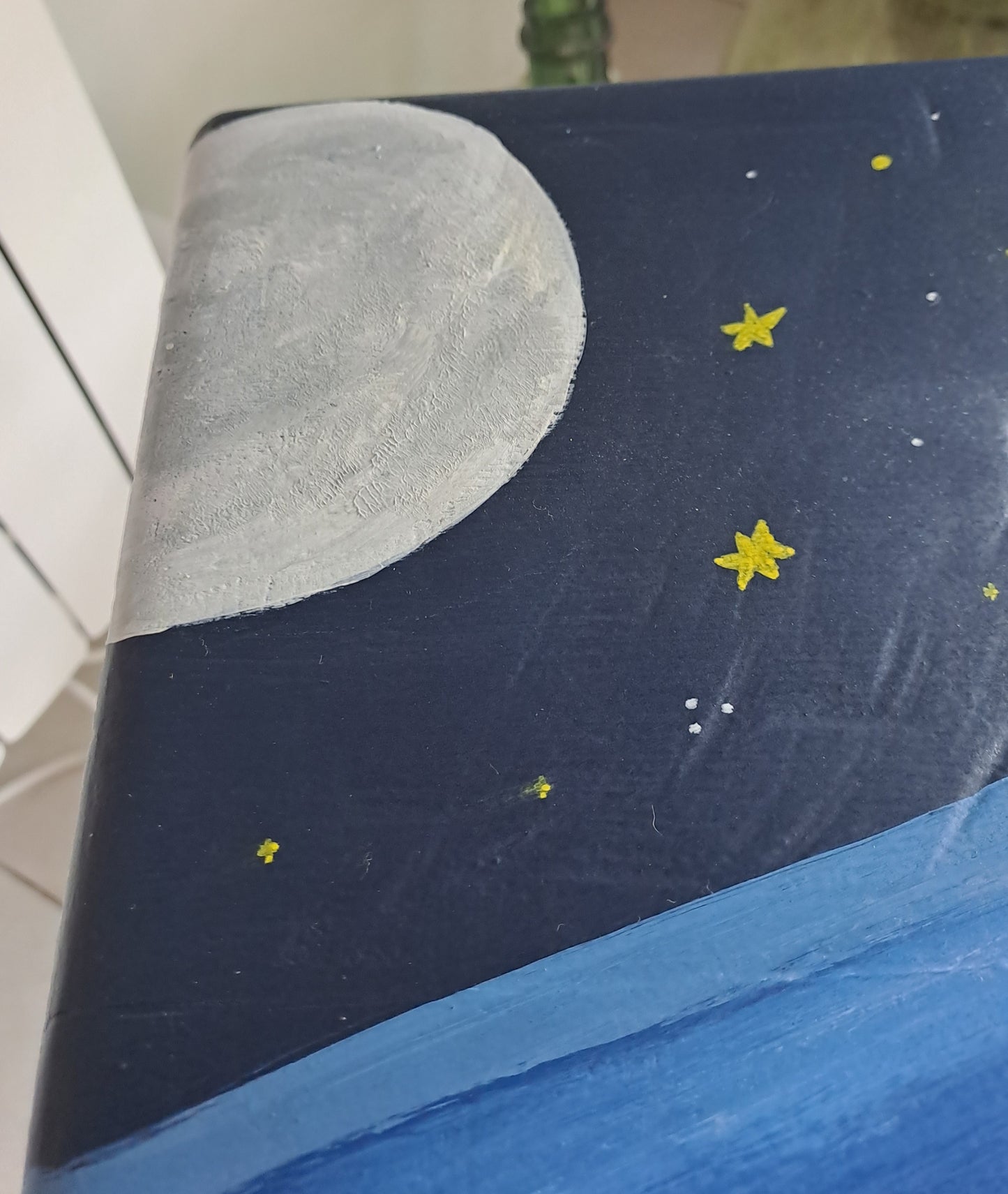 Ensemble de bureau et chaise d'écolier relooké sur le thème du Petit Prince de St Exupéry