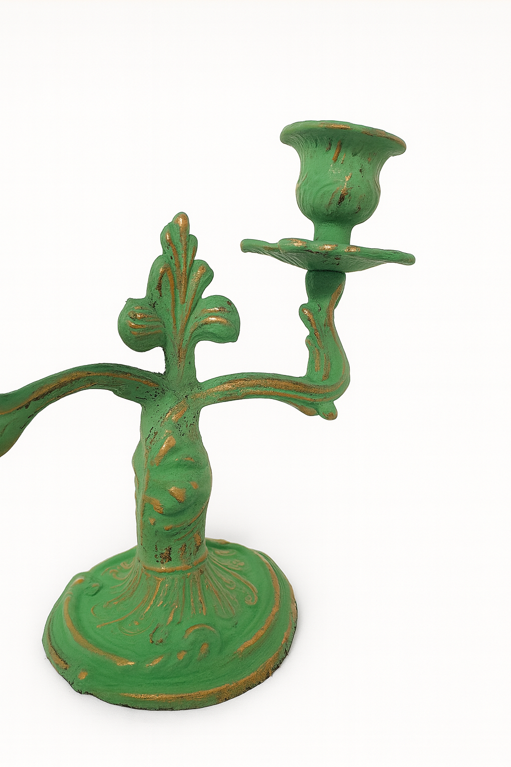Une paire de petits chandeliers